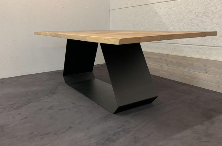 Table & Co. Massive Tische und schöne Stühle im Lagerverkauf