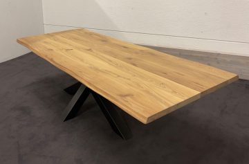 Table & Co. Massive Tische und schöne Stühle im Lagerverkauf